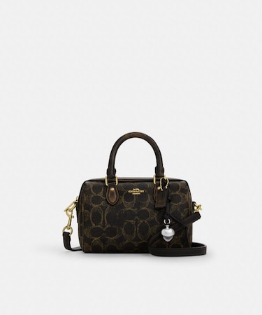 【公式】ミニ ローアン クロスボディ バッグ・ラブド シグネチャー キャンバス・チャーム