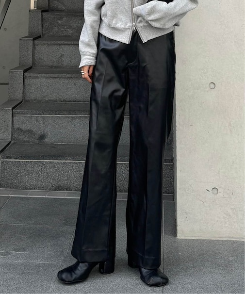 フェイクレザーイージースラックス