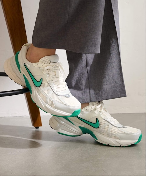 271 タグ付き未使用品 25cm ナイキ V2K ラン ウィメンズシューズ 楽天