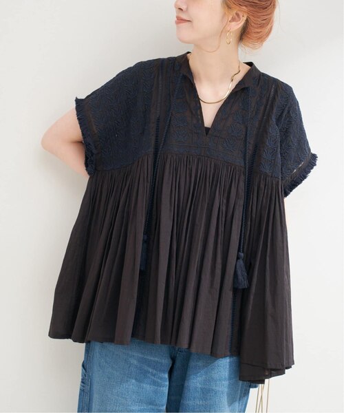 美品♪ ビアズリー 刺繍ギャザーブラウス 洗える ベージュ エンブロイダリー 美品♪ ビアズリー 刺繍ギャザーブラウス 洗える ベージュ エン