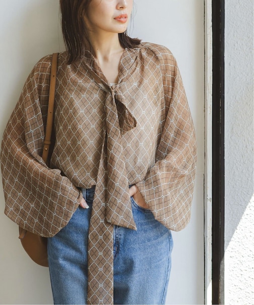 チェーンプリントエアリーボウタイブラウス