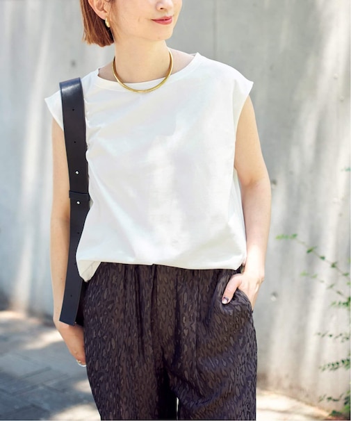バックタックニュアンスフレンチTシャツ