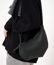 ハーフムーンショルダーバッグ