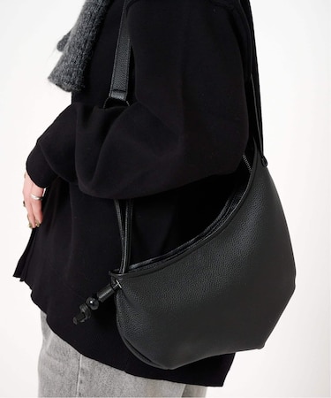 ハーフムーンショルダーバッグ