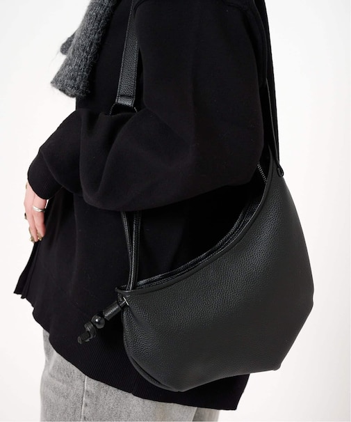 ハーフムーンショルダーバッグ