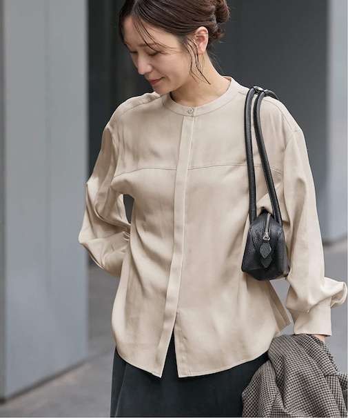 クルーネックツイルブラウス