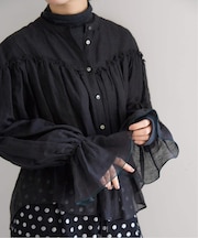 B. リネン混シアーブラウス