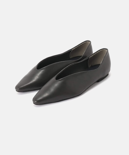 Vカットパンプス