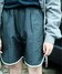 グレー