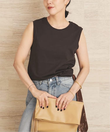 Basic sleeveless T