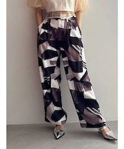 【OUNNOUN】バックサテンタックパンツ