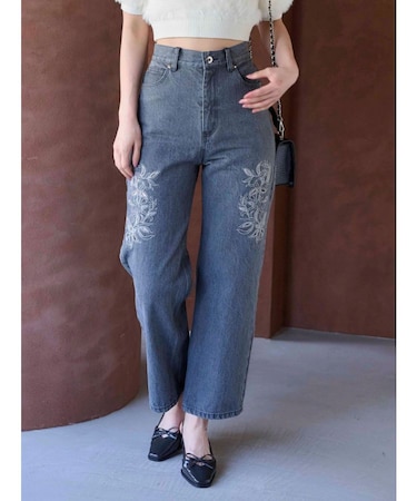 カットワーク刺繍デニムストレートパンツ
