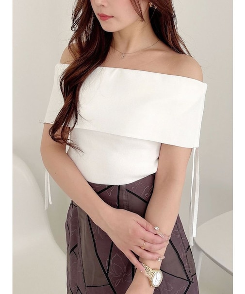 オフショルドロストニット