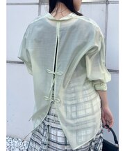 ノーカラーバックリボンシアーシャツ
