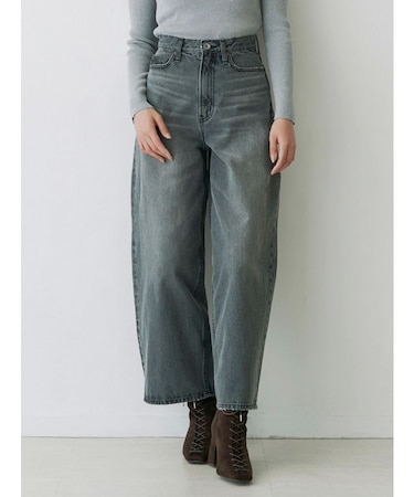 カーヴィシルエットパンツ