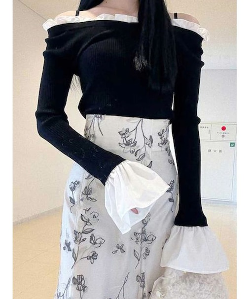 異素材フリルオフショルリブニット