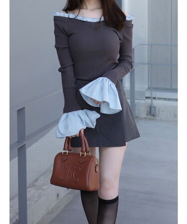 異素材フリルオフショルリブニット