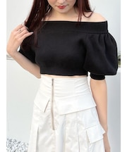 クロップドオフショルダーニット