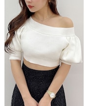 クロップドオフショルダーニット