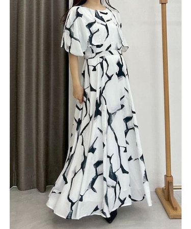 【OUNNOUN】ケーププリントワンピース