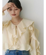 ラッフルブラウス