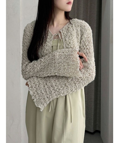 【OUNNOUN】シュリンクシャーリングクロップドブラウス