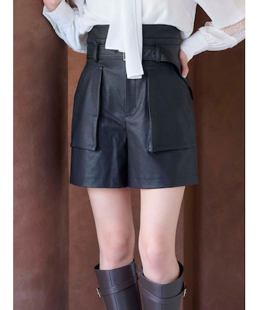 フェイクレザーハイウエストワークショートパンツ