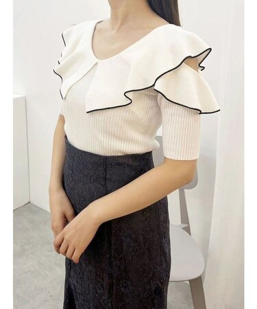 オープンショルダーラッフルハーフスリーブニット