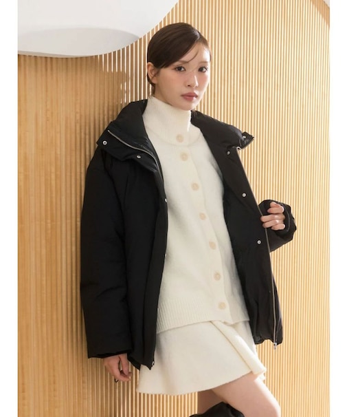 スタンドカラーミドルダウンコート