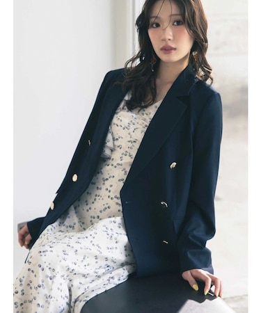 メタルボタン使い紺ブレザー
