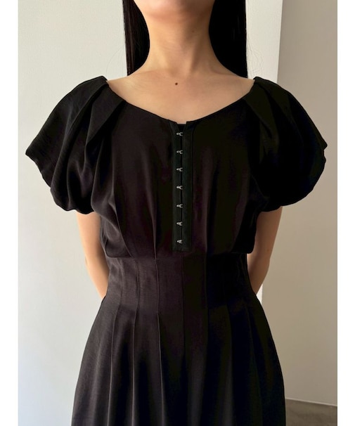 バルーンカフスフロントホックタックワンピ