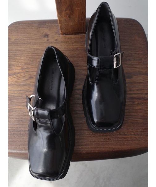 Tバーストラップシューズ