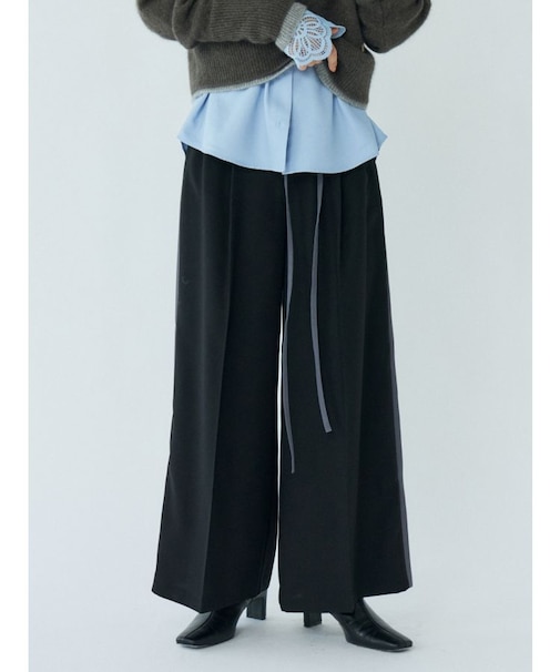 ラインドレープパンツ