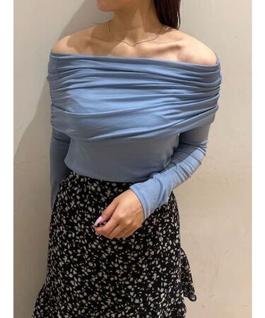 オフショルカットトップス