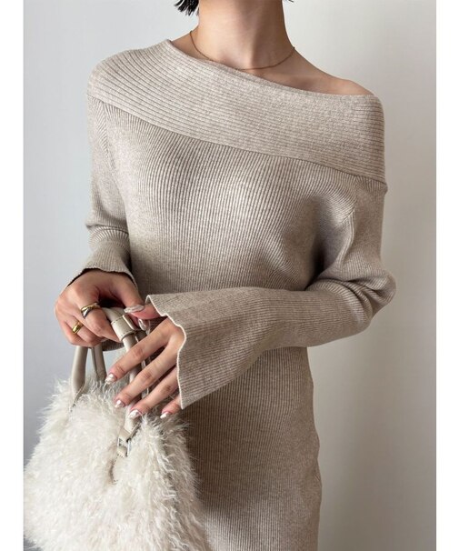 オフショルリブニットワンピース