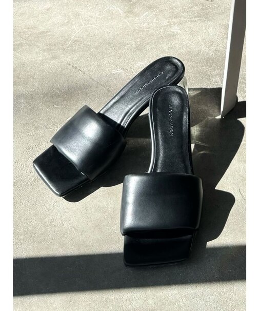 パフィスクエアサンダル