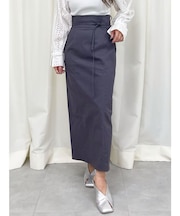 ステッチベルトタイトスカート