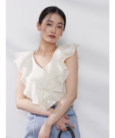 ノースリーブラッフルブラウス