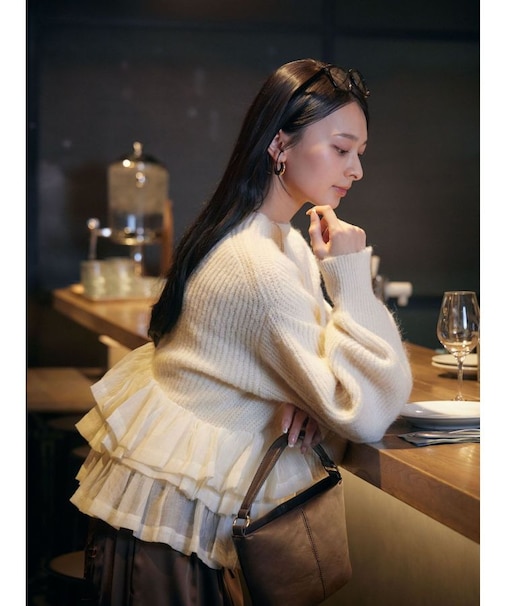 フリルドッキングペプラムニットプルオーバー