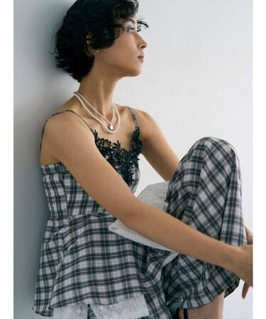 レースネックペプラムキャミソール