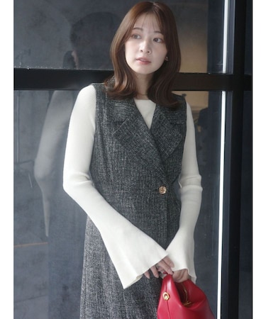 アシンメトリードレープフレアスリーブニット