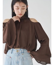 オープンショルダーボリュームブラウス