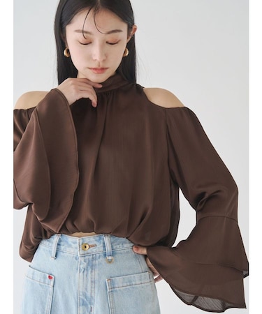 オープンショルダーボリュームブラウス