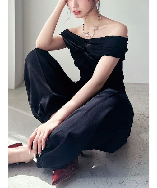 ツイストオフショルニットトップス