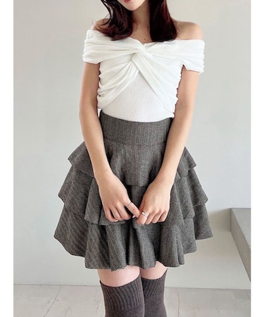 ツイストオフショルニットトップス