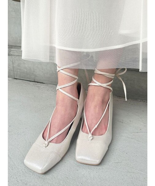 ストラップデザインパンプス