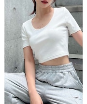 UネックTシャツ