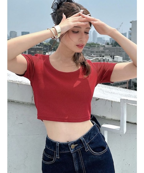 UネックTシャツ