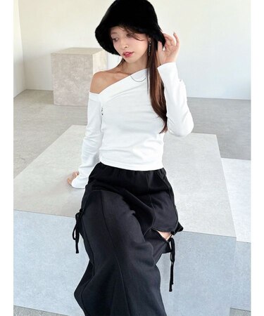 ワンショルネックTシャツ
