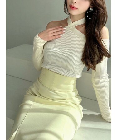 ホルターネックニットトップス